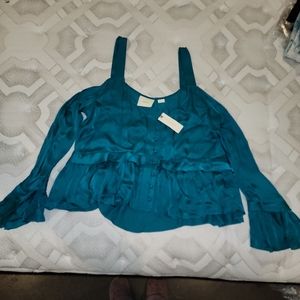 Cold shoulder crop top